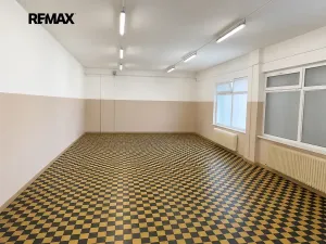 Pronájem skladu, Kladno, Doberská, 327 m2