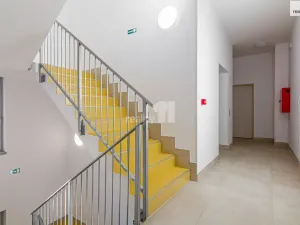 Pronájem bytu 2+kk, Praha - Libeň, V Holešovičkách, 59 m2