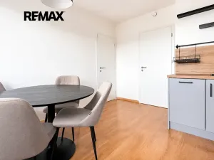 Pronájem bytu 2+kk, Praha - Hloubětín, Kbelská, 54 m2