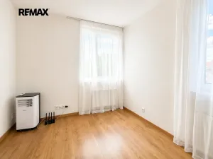 Pronájem bytu 2+kk, Praha - Hloubětín, Kbelská, 54 m2