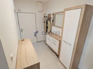 Pronájem bytu 2+kk, Praha, Vršovická, 57 m2