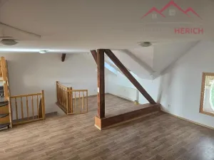 Prodej atypického bytu, Chomutov, náměstí Dr. Beneše, 155 m2