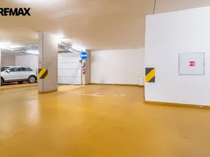 Prodej garážového stání, Praha - Nusle, Bartoškova, 11 m2