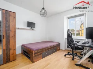 Prodej komerční nemovitosti, Hostomice, Školní náměstí, 487 m2