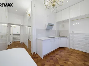 Prodej bytu 2+1, Karlovy Vary, nábřeží Jana Palacha, 72 m2