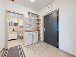 Prodej bytu 1+kk, Praha - Letňany, Škrábkových, 42 m2