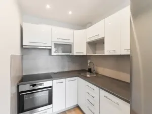 Pronájem bytu 2+kk, Praha - Kobylisy, Famfulíkova, 44 m2