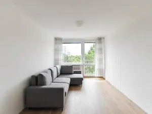Pronájem bytu 2+kk, Praha - Kobylisy, Famfulíkova, 44 m2