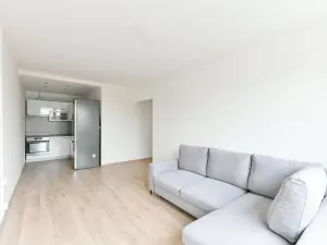 Pronájem bytu 2+kk, Praha - Kobylisy, Famfulíkova, 44 m2