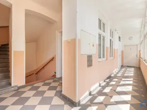 Pronájem bytu 1+1, Praha - Žižkov, Husitská, 34 m2