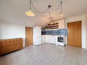 Pronájem bytu 2+1, Praha - Suchdol, Staročeská, 58 m2