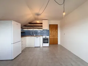 Pronájem bytu 2+1, Praha - Suchdol, Staročeská, 58 m2