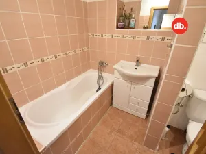 Pronájem bytu 3+1, Karlovy Vary, Majakovského, 74 m2