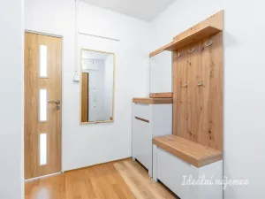 Pronájem bytu 2+kk, Praha, Ohradní, 42 m2