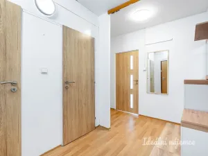 Pronájem bytu 2+kk, Praha - Michle, Ohradní, 42 m2
