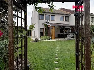Prodej rodinného domu, Žatec - Bezděkov, 930 m2