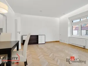 Prodej bytu 2+1, Praha - Bubeneč, V. P. Čkalova, 51 m2