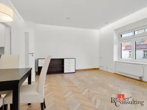 Prodej bytu 2+1, Praha - Bubeneč, V. P. Čkalova, 51 m2