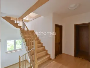 Pronájem vily, Praha - Řeporyje, Žilovská, 500 m2