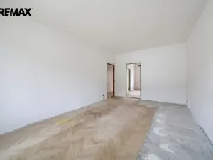 Prodej bytu 3+1, Karlovy Vary, Krymská, 71 m2