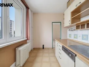 Prodej bytu 3+1, Karlovy Vary, Krymská, 71 m2