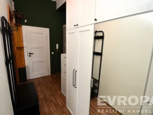 Pronájem bytu 2+kk, Praha, 5. května, 51 m2