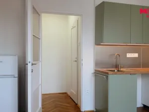 Pronájem bytu 1+kk, Praha - Holešovice, Bubenská, 21 m2