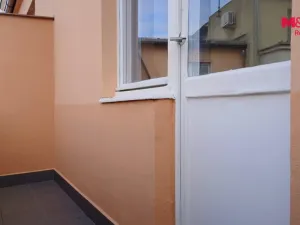 Pronájem bytu 1+kk, Praha - Holešovice, Bubenská, 21 m2