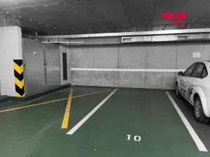 Pronájem garážového stání, Praha - Smíchov, Radlická, 13 m2