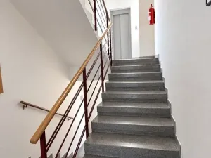 Pronájem kanceláře, Hradec Králové, Kollárova, 60 m2