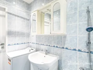 Pronájem bytu 2+kk, Praha - Petrovice, Lessnerova, 43 m2