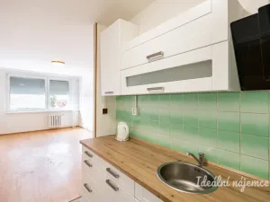 Pronájem bytu 2+kk, Praha - Petrovice, Lessnerova, 43 m2