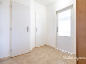 Pronájem bytu 1+kk, Praha - Troja, Lešenská, 26 m2