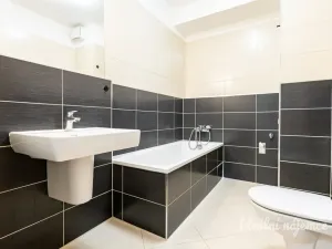 Pronájem bytu 1+kk, Praha - Vysočany, Pod Harfou, 32 m2