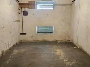 Pronájem garážového stání, Praha - Podolí, Kubištova, 17 m2