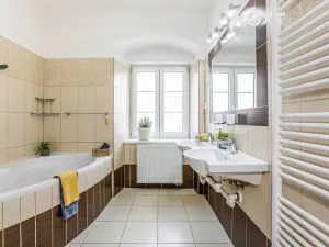 Prodej ubytování, Hluboká nad Vltavou, nám. Čsl. armády, 533 m2