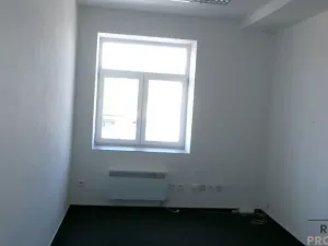 Pronájem kanceláře, Brno - Zábrdovice, 630 m2