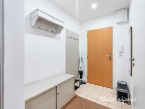 Pronájem bytu 2+kk, Praha, Ciolkovského, 42 m2