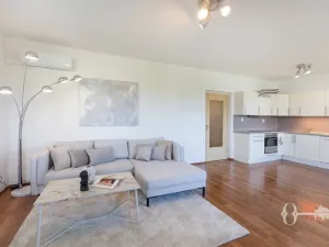 Prodej bytu 2+kk, Praha - Štěrboholy, Andersenova, 65 m2