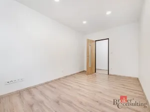Pronájem bytu 2+kk, Praha - Kobylisy, Chabařovická, 47 m2
