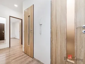 Pronájem bytu 2+kk, Praha - Kobylisy, Chabařovická, 47 m2