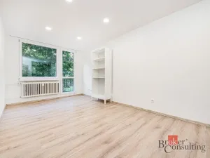 Pronájem bytu 2+kk, Praha - Kobylisy, Chabařovická, 47 m2