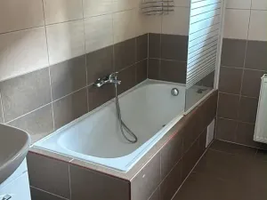 Pronájem bytu 2+kk, Ostrov, 70 m2