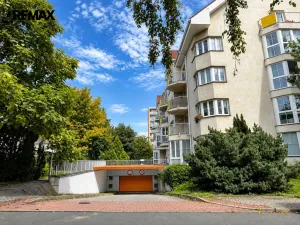 Prodej garážového stání, Praha - Libuš, V rohu, 12 m2