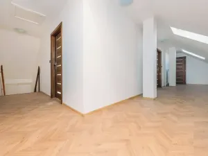 Prodej bytu 4+kk, Chrudim, Resselovo náměstí, 167 m2
