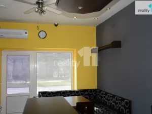 Pronájem komerční nemovitosti, Karlovy Vary - Dvory, Chebská, 34 m2