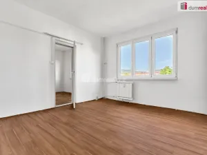 Prodej bytu 3+1, Ostrov, Májová, 69 m2