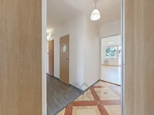 Prodej bytu 3+1, Praha - Prosek, Lovosická, 67 m2