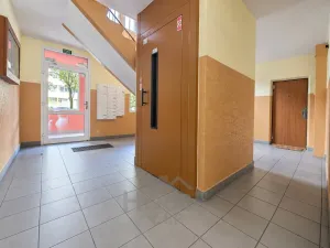 Prodej bytu 3+1, Praha - Prosek, Lovosická, 67 m2