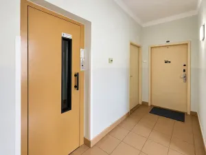 Pronájem bytu 2+kk, Praha - Nusle, Sevřená, 50 m2